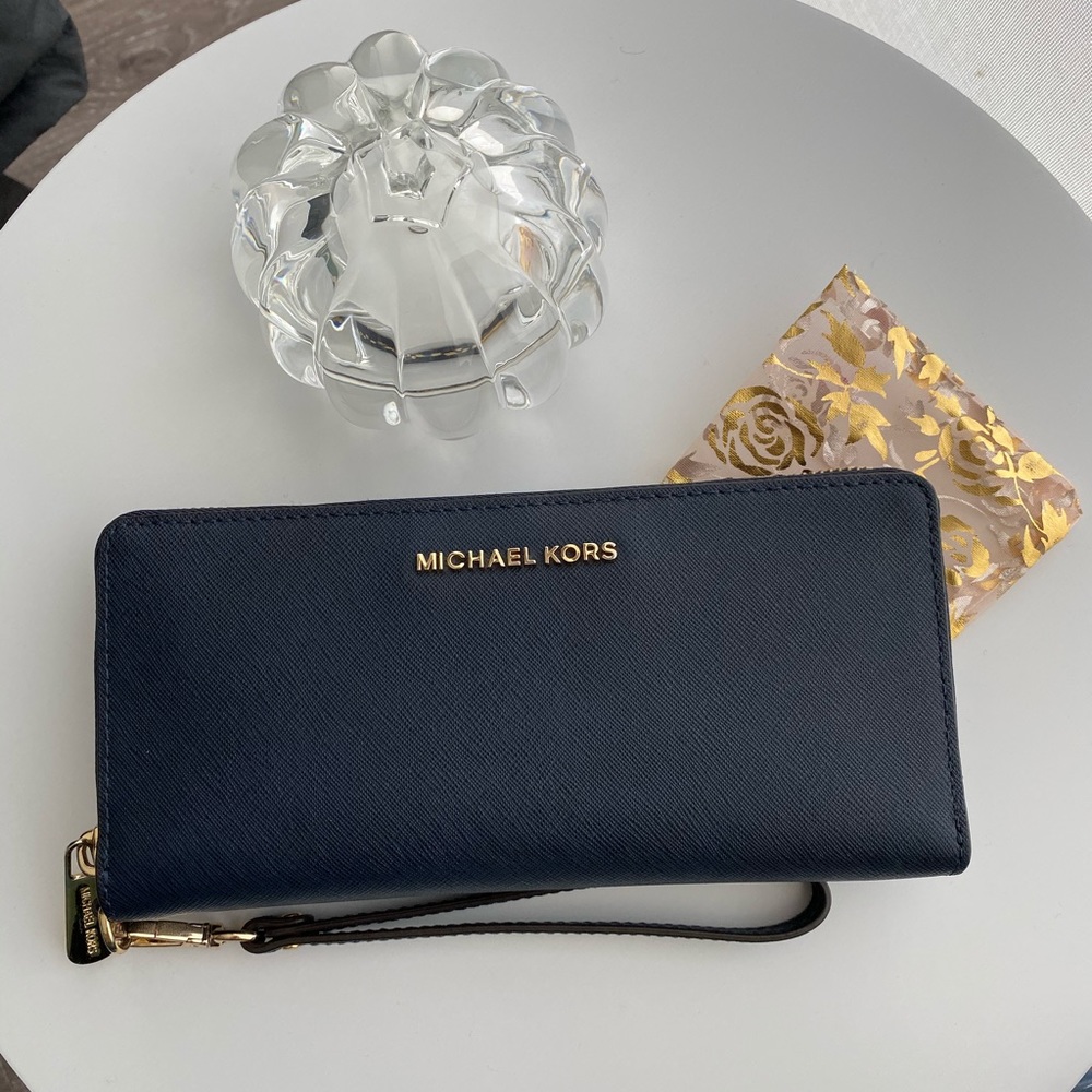 Michael kors jet set travel large zip wallet